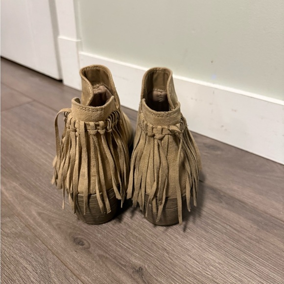 American Eagle Fringe  Faux Suede Ankle Boots Booties - Tan - 8 - Picture 4 of 5